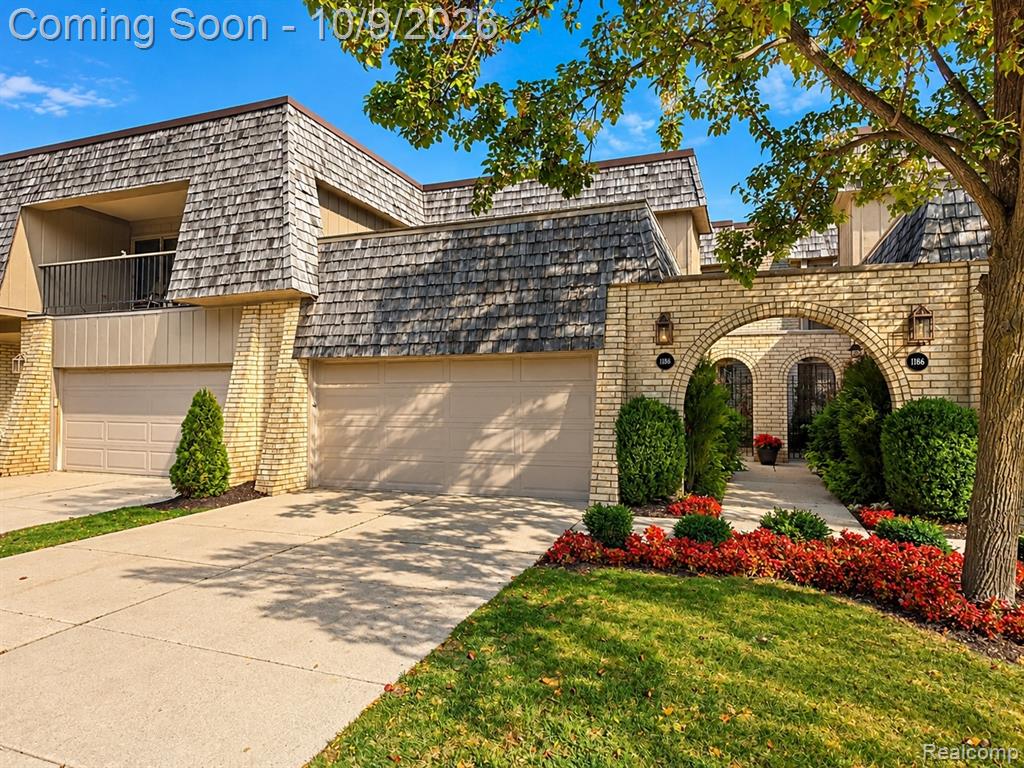 1188 Oakwood Court, Rochester Hills, MI 48307