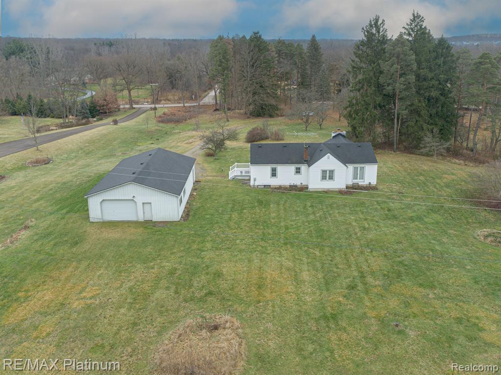 850 W MAPLE Road, Milford, MI 48381 — Photo 31