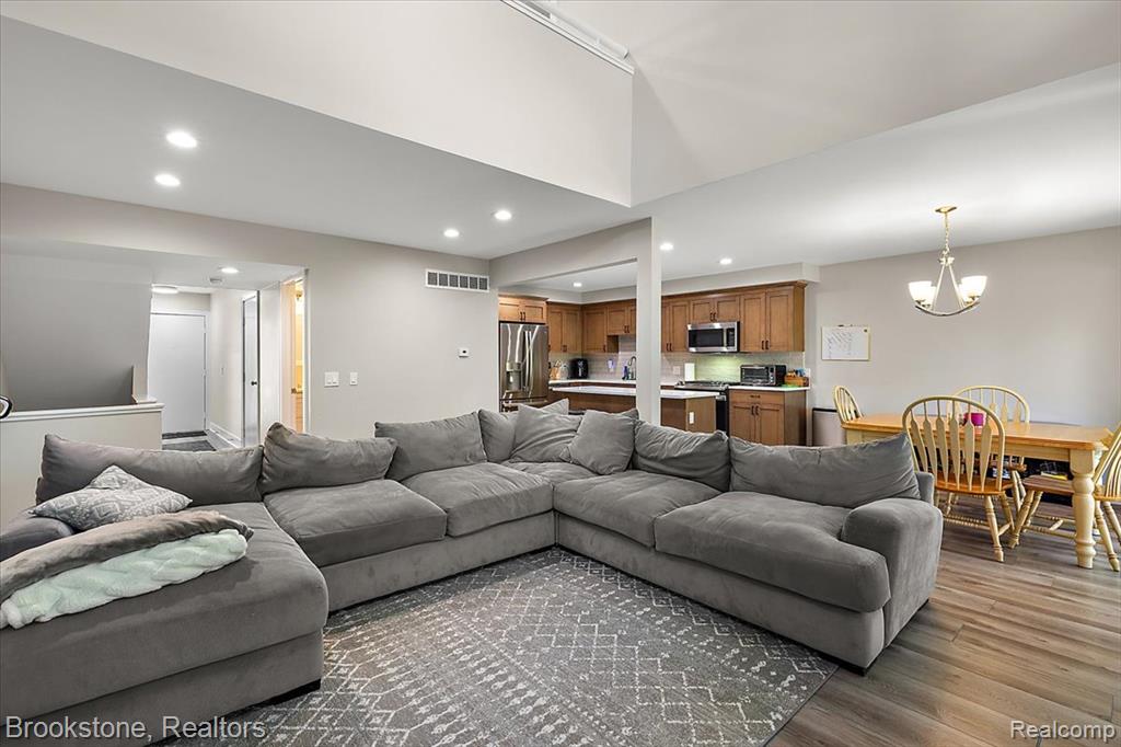 525 Oxford Court, Rochester Hills, MI 48307 — Photo 24