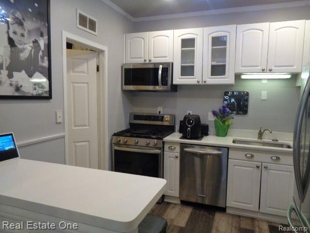 29441 LAUREL Drive, Farmington Hills, MI 48331 — Photo 15