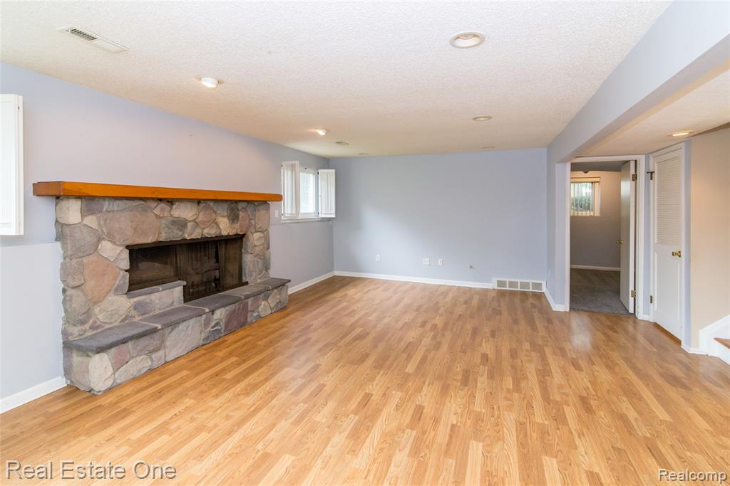6845 Tamerlane Drive, West Bloomfield, MI — Photo 43