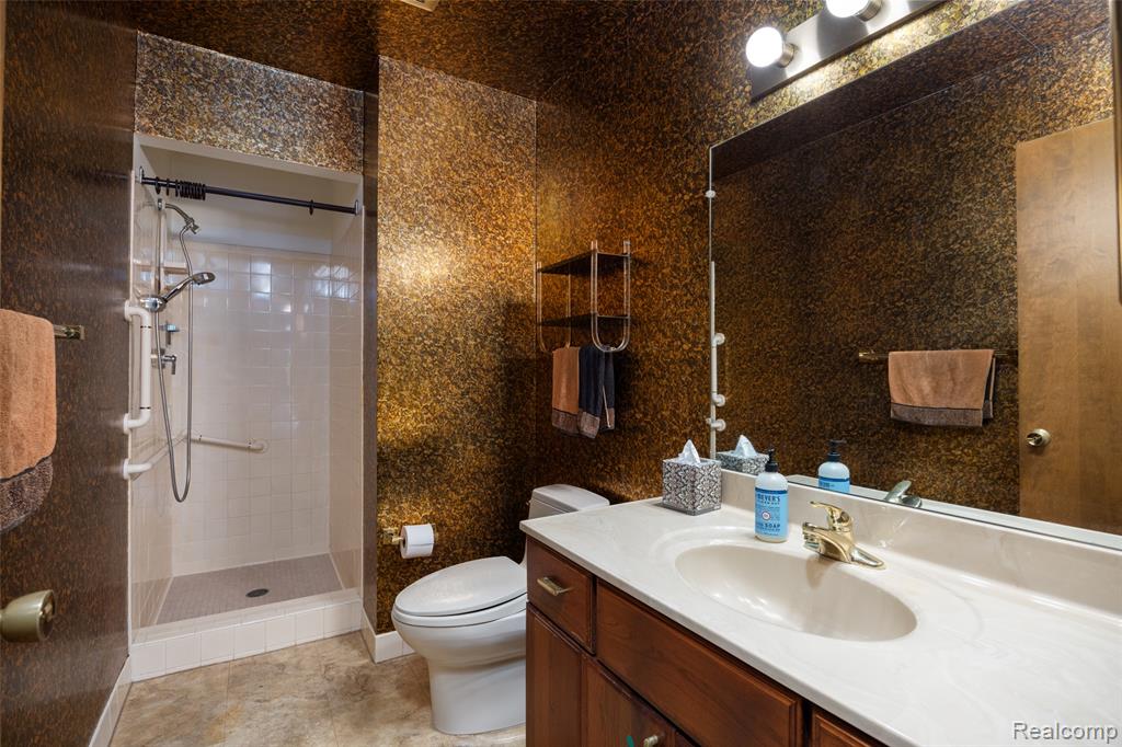 19646 Wilshire Boulevard, Beverly Hills, MI 48025 — Photo 15