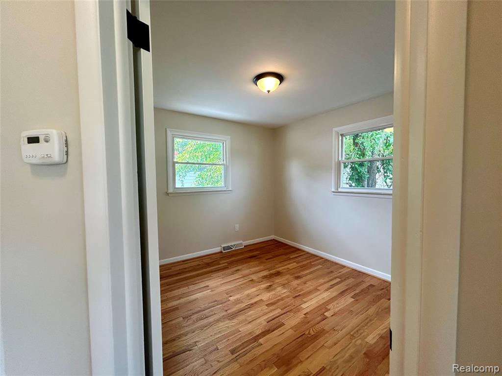 86 E Columbia Avenue, Pontiac, MI 48340 — Photo 9