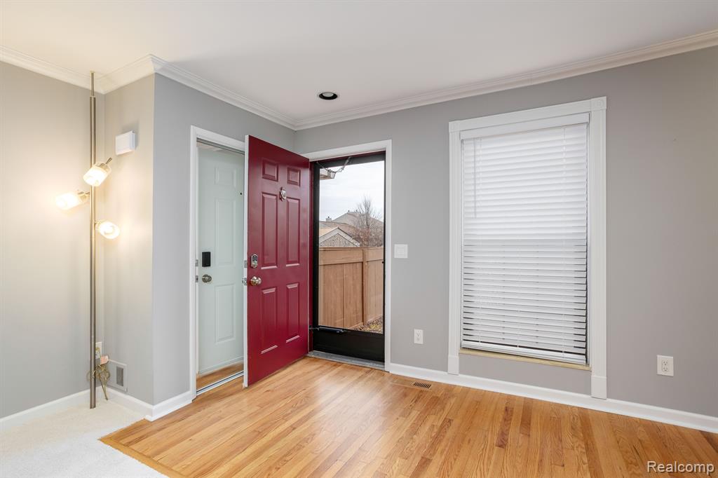 22213 PONDVIEW, 26, Novi, MI — Photo 2