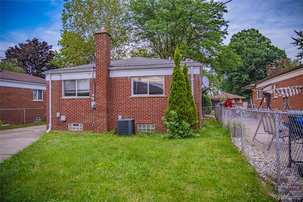 4420 Katherine Street, Dearborn Heights, MI 48125 — Photo 33