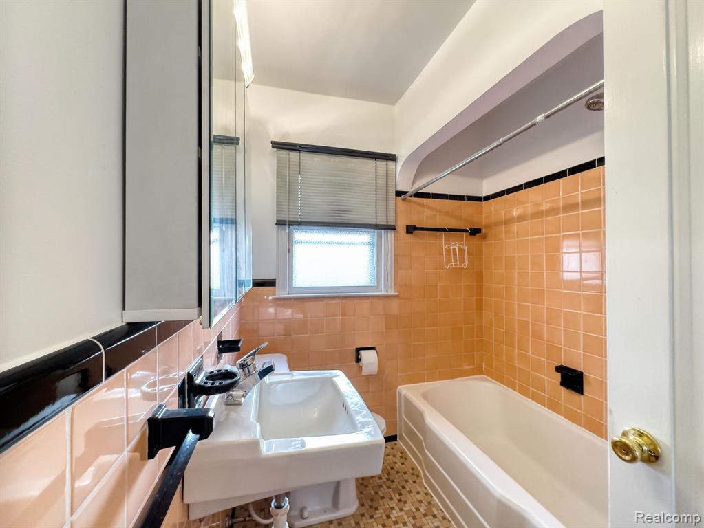 806 N ALTADENA Avenue, Royal Oak, MI 48067 — Photo 7
