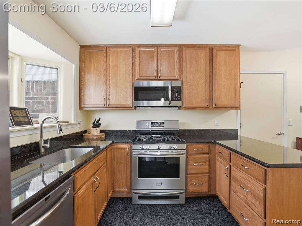 5530 Fox Chase Lane, Clarkston, MI — Photo 10