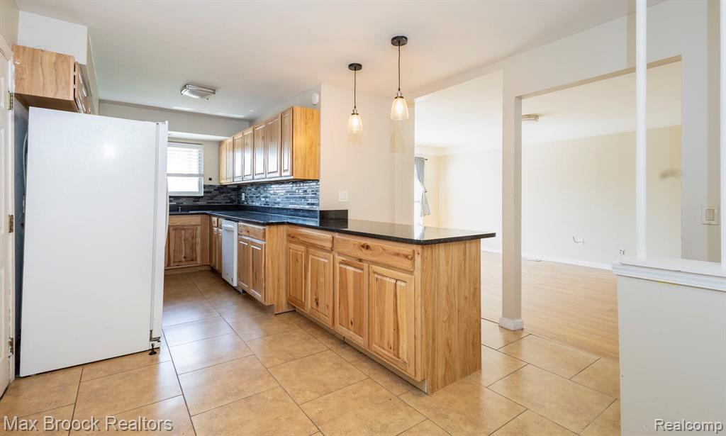 4829 WOLGAST Drive, Warren, MI 48092 — Photo 21