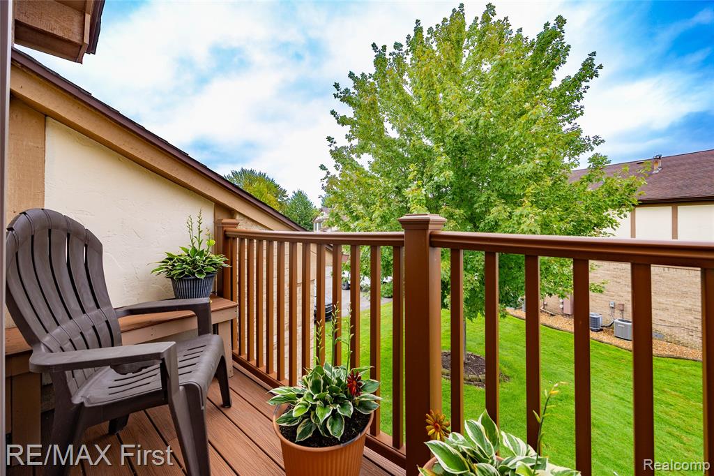 915 Country Club Drive, 32, Saint Clair Shores, MI 48082 — Photo 7