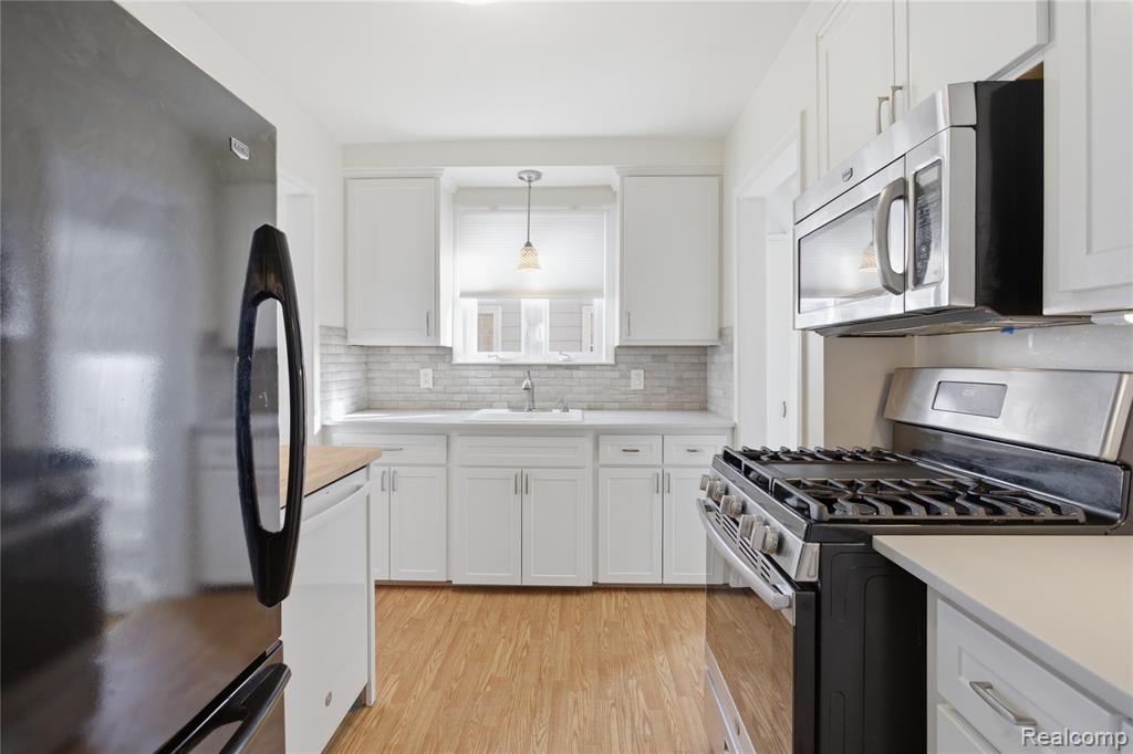 929 Larkmoor Boulevard, Berkley, MI 48072 — Photo 8