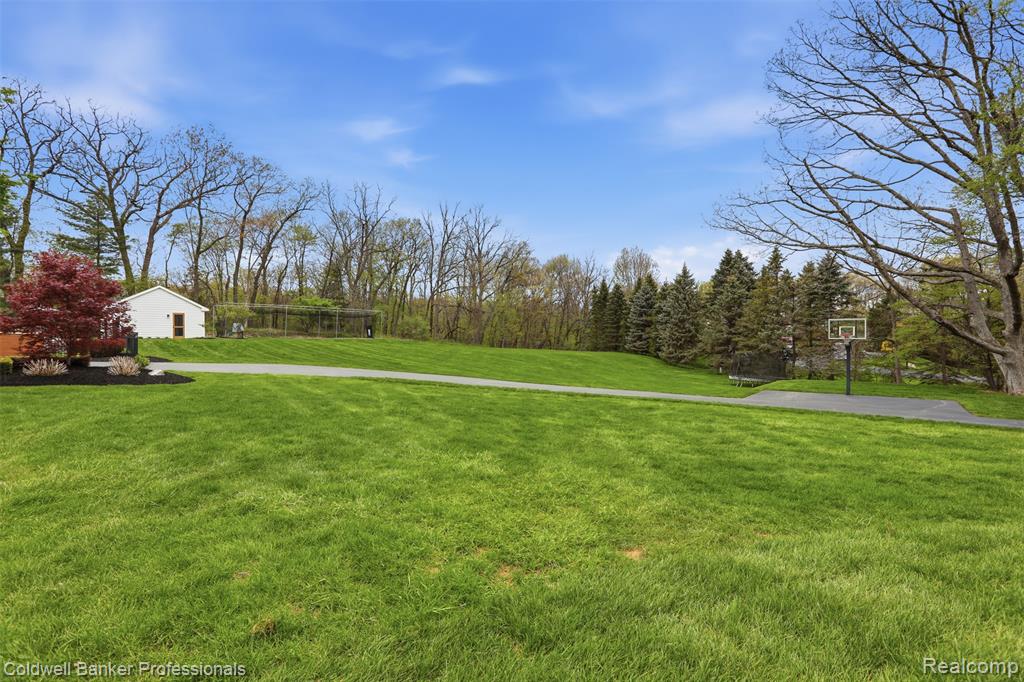5490 Great Fosters Drive, Rochester, MI 48306 — Photo 36