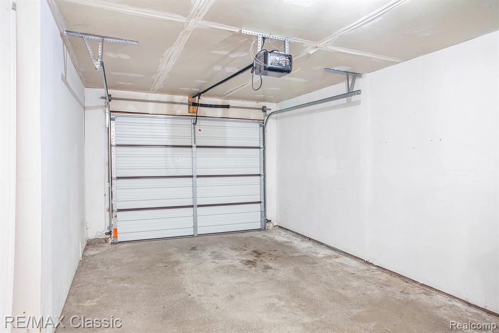 6619 Ridgefield Circle, 205, West Bloomfield, MI — Photo 16