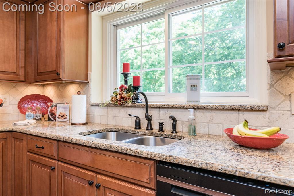 44828 Roundview Drive, Novi, MI — Photo 9