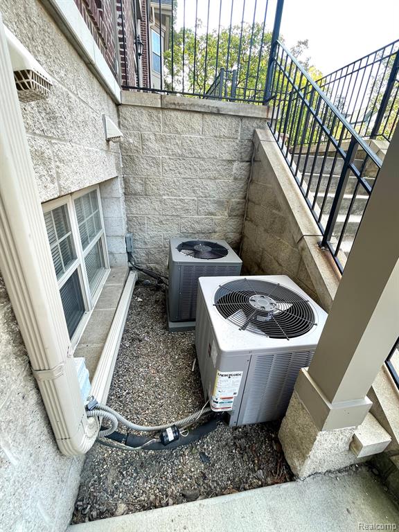 90 ADELAIDE Street, Detroit, MI 48201 — Photo 11