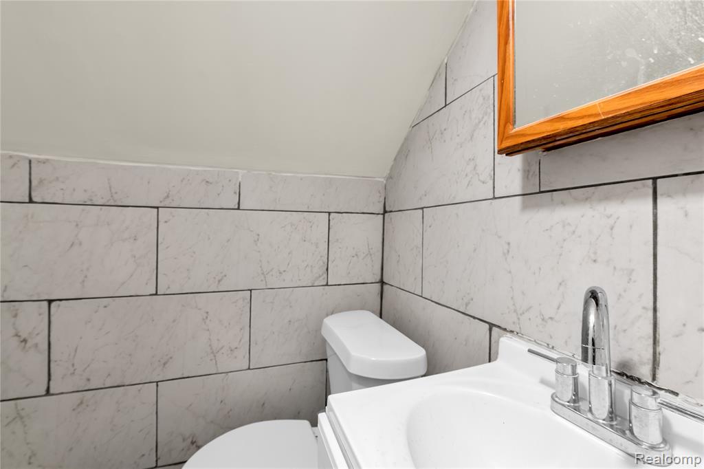 5045 Sobieski Street, Detroit, MI 48212 — Photo 15