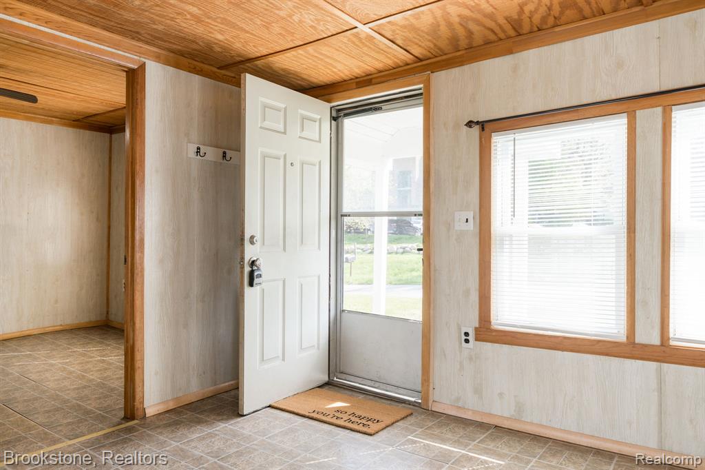 101 Tebeau Court, Auburn Hills, MI 48326 — Photo 3