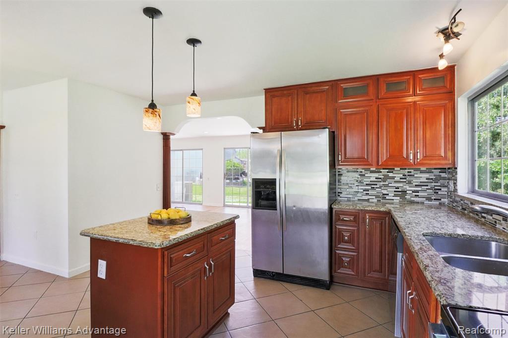 5262 Kingsfield Drive, West Bloomfield, MI — Photo 3