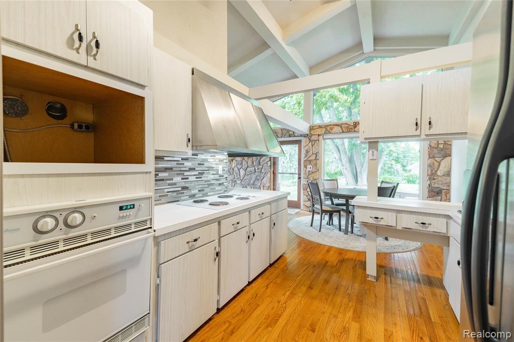 472 Riverside Drive, Wyandotte, MI 48192 — Photo 9