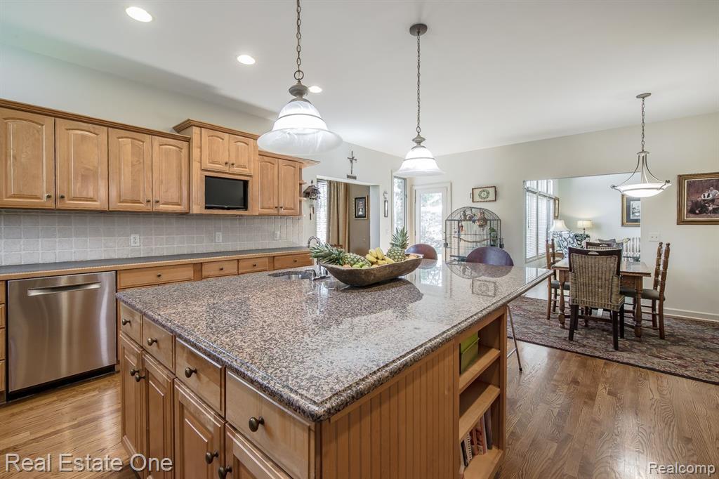 9316 LAKEBLUFF Drive, Clarkston, MI 48348 — Photo 23