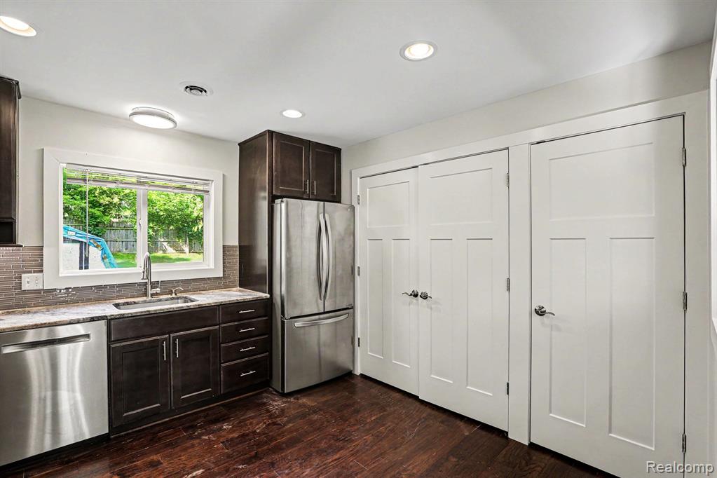 9315 Hillcrest Road, Clarkston, MI 48348 — Photo 10