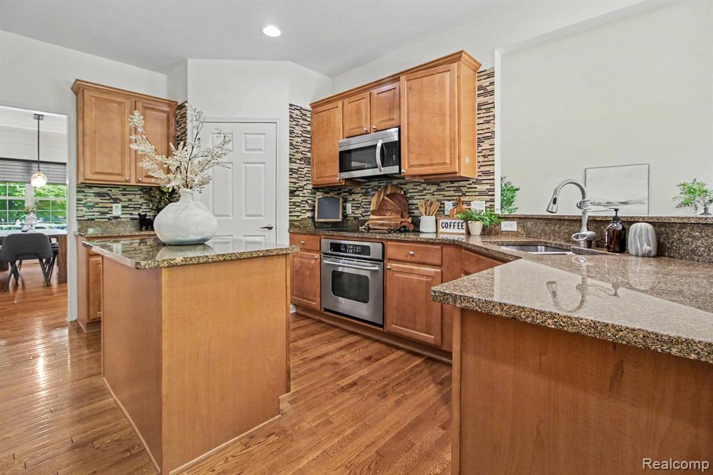 49756 Great Falls Road, Canton, MI 48188 — Photo 9