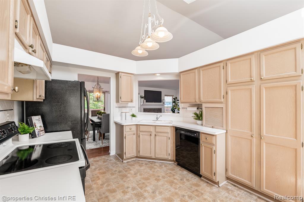 42833 HUNT CLUB Boulevard, Sterling Heights, MI 48314 — Photo 16