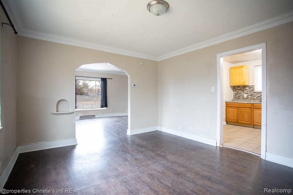 9957 W OUTER Drive, Detroit, MI 48223 — Photo 4