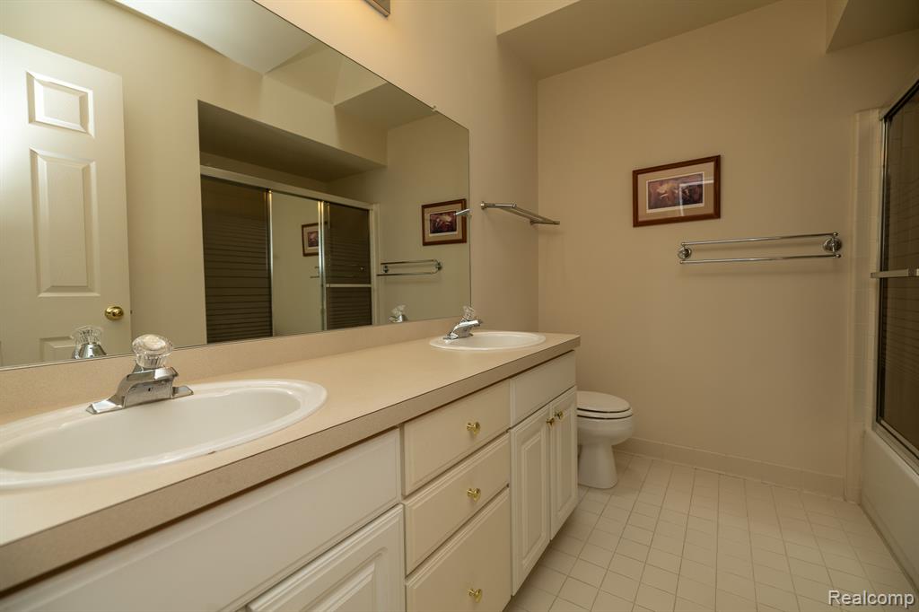 6926 Alden Drive, West Bloomfield, MI 48324 — Photo 32