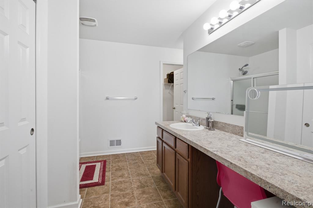 28720 Apple Blossom Drive, Flat Rock, MI 48134 — Photo 24