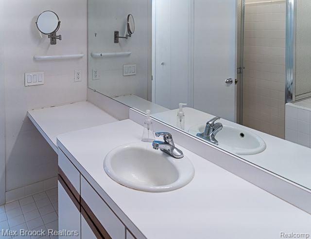 4275 FOXPOINTE Drive, West Bloomfield, MI 48323 — Photo 18