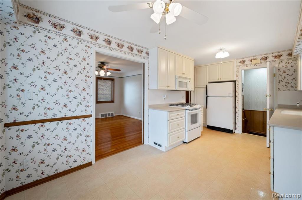 2211 White Avenue, Lincoln Park, MI 48146 — Photo 8