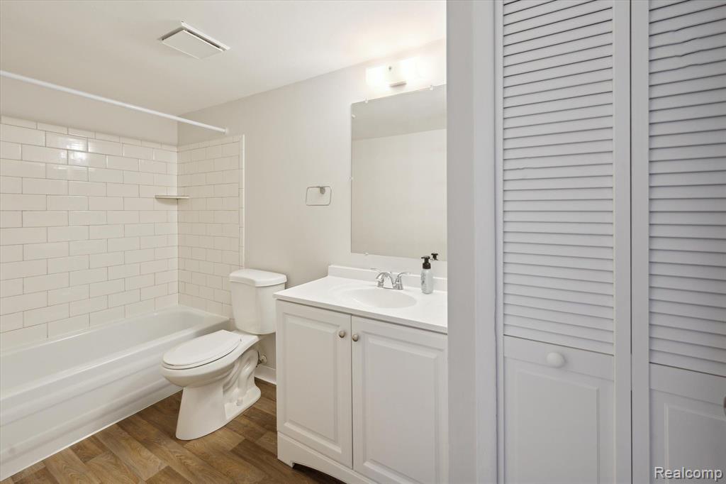 8719 Meadowbrook Drive, #5, Brighton, MI 48116 — Photo 29