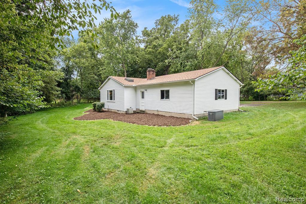807 S OAK Street, Fenton, MI 48430 — Photo 23