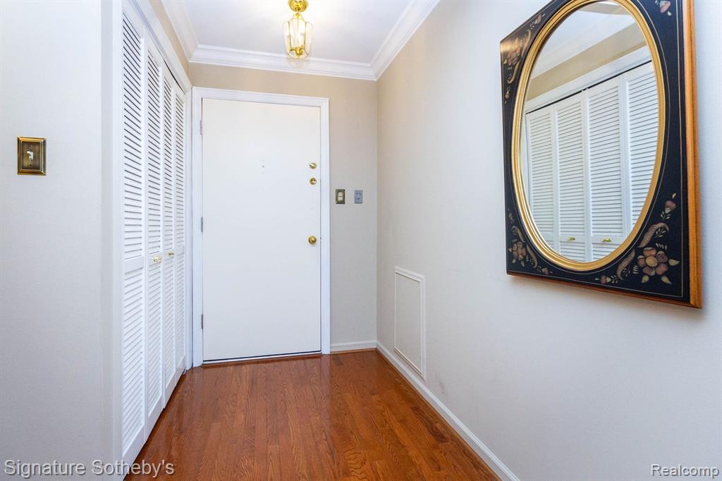 19710 W 13 Mile Road, 101, Beverly Hills, MI 48025 — Photo 5