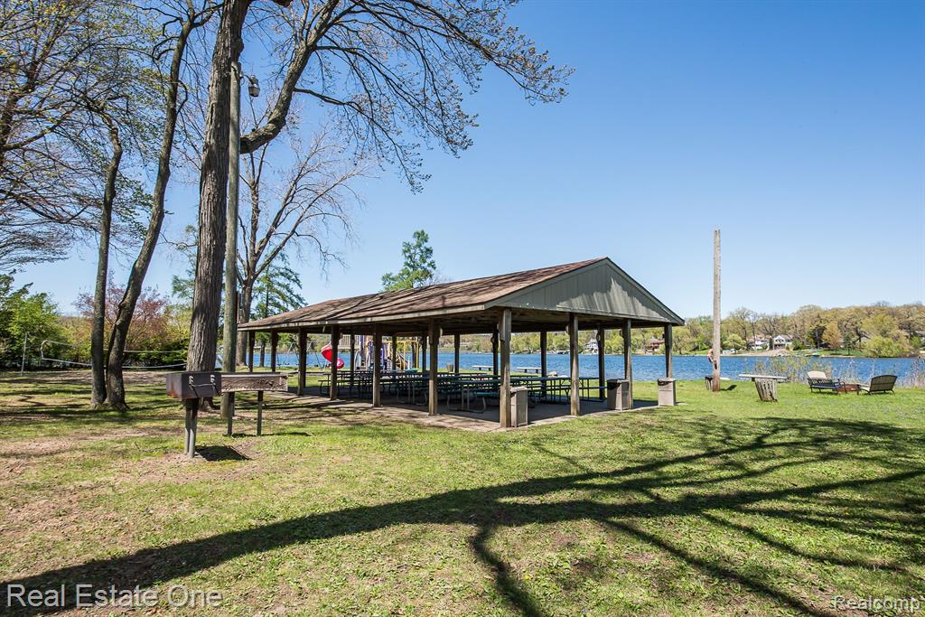 7311 BISCAYNE Court, White Lake, MI 48383 — Photo 45