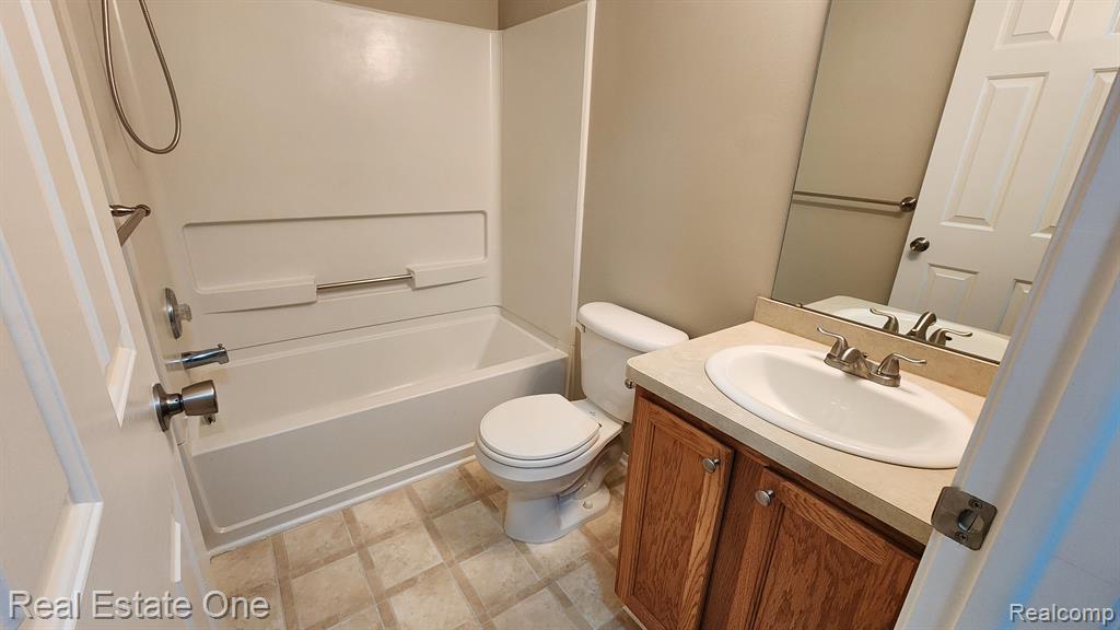 148 Saber Way, 6, Lake Orion, MI 48362 — Photo 13