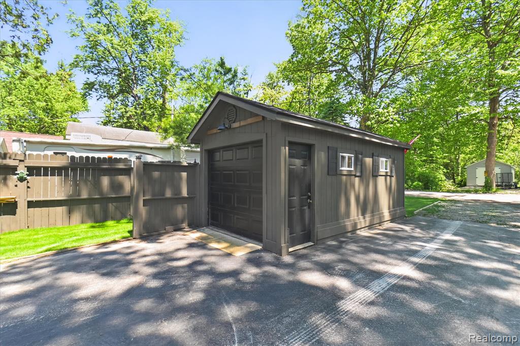 6415 Riverdale Road, Whitmore Lake, MI 48189 — Photo 56