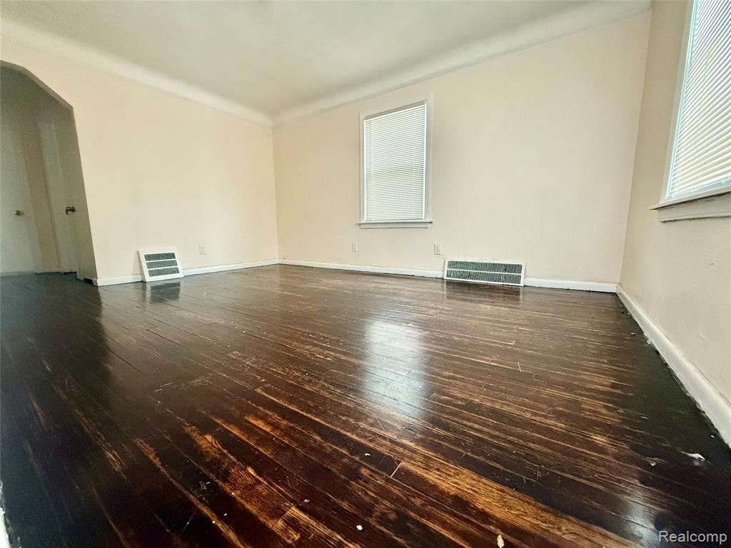 8719 CANYON Street, Grosse Pointe, MI 48236 — Photo 7