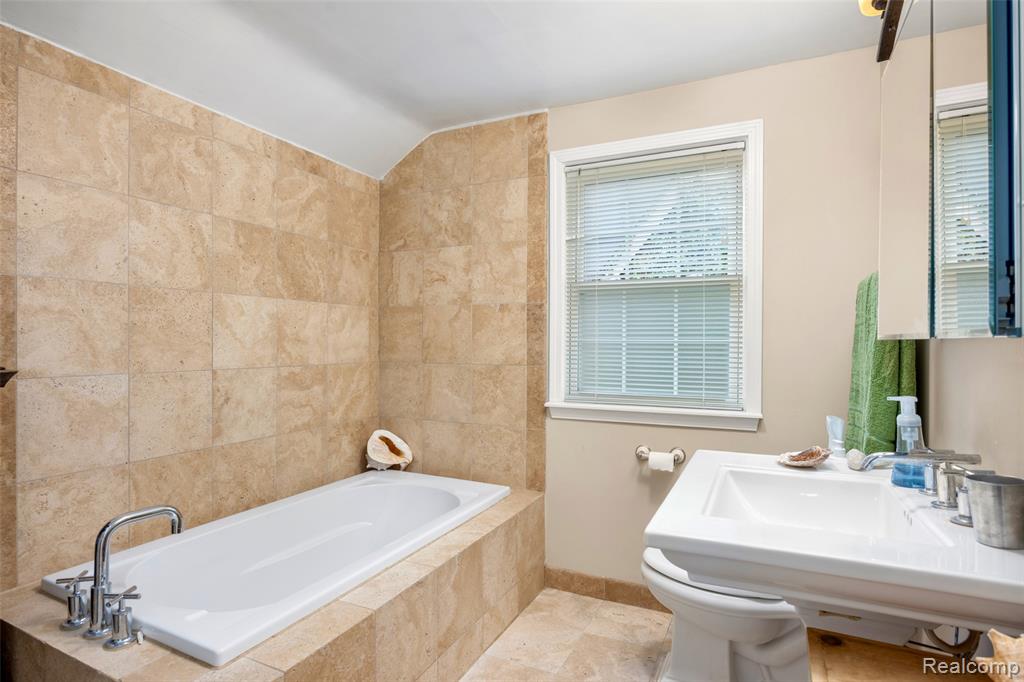 244 Kerby Road, Grosse Pointe Farms, MI 48236 — Photo 29