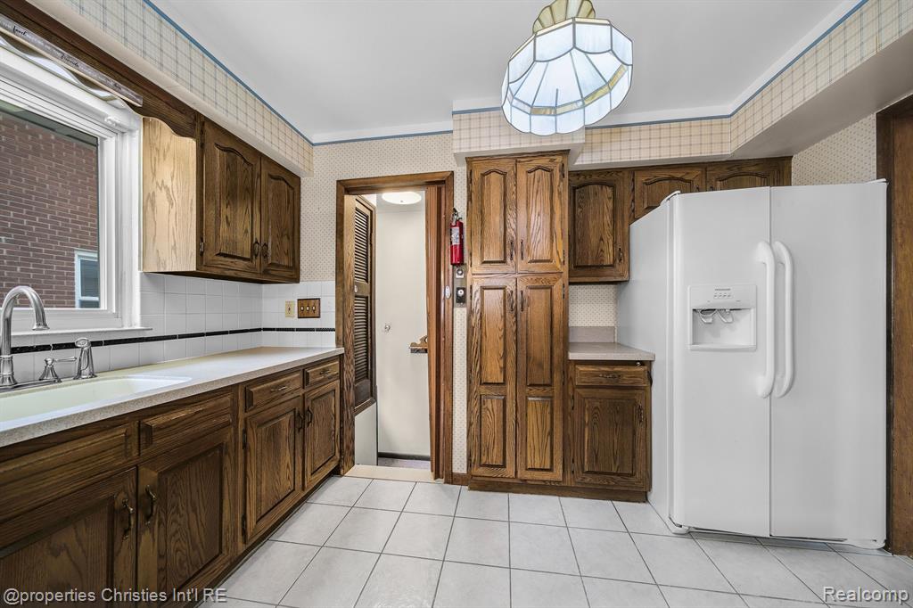7631 ROBINSON Avenue, Allen Park, MI 48101 — Photo 9