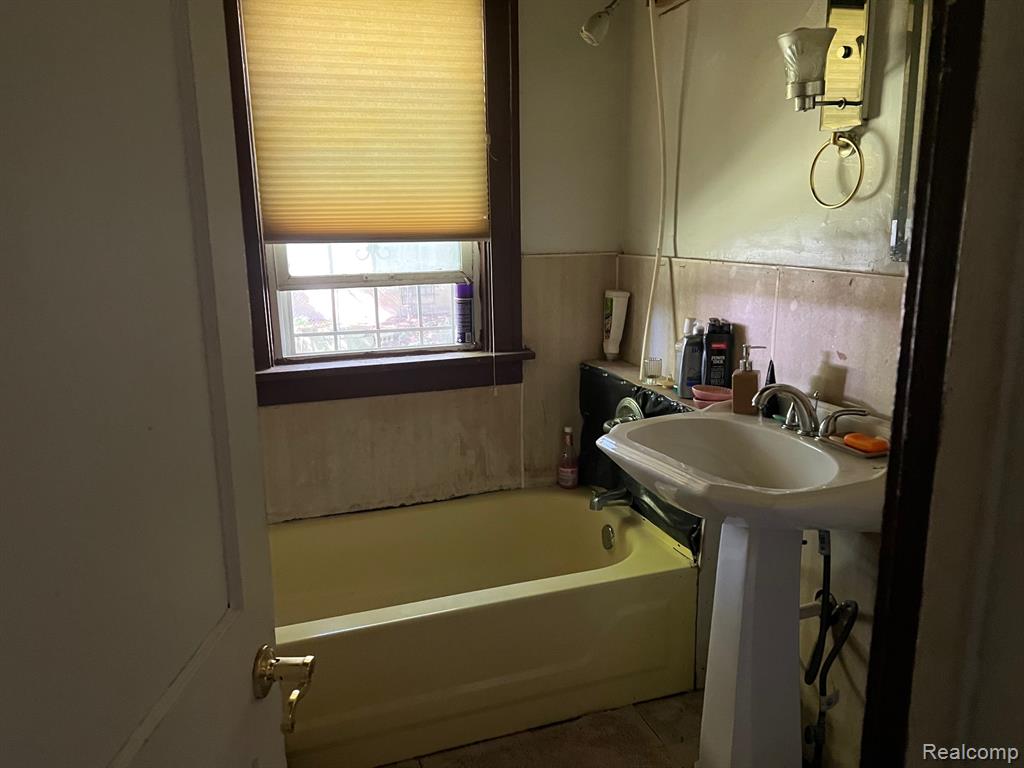 618 E Pulaski Avenue, Flint, MI 48505 — Photo 8