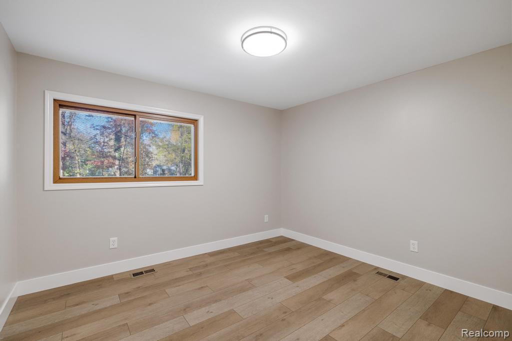 8695 Pacton Drive, Shelby Twp, MI 48317 — Photo 28