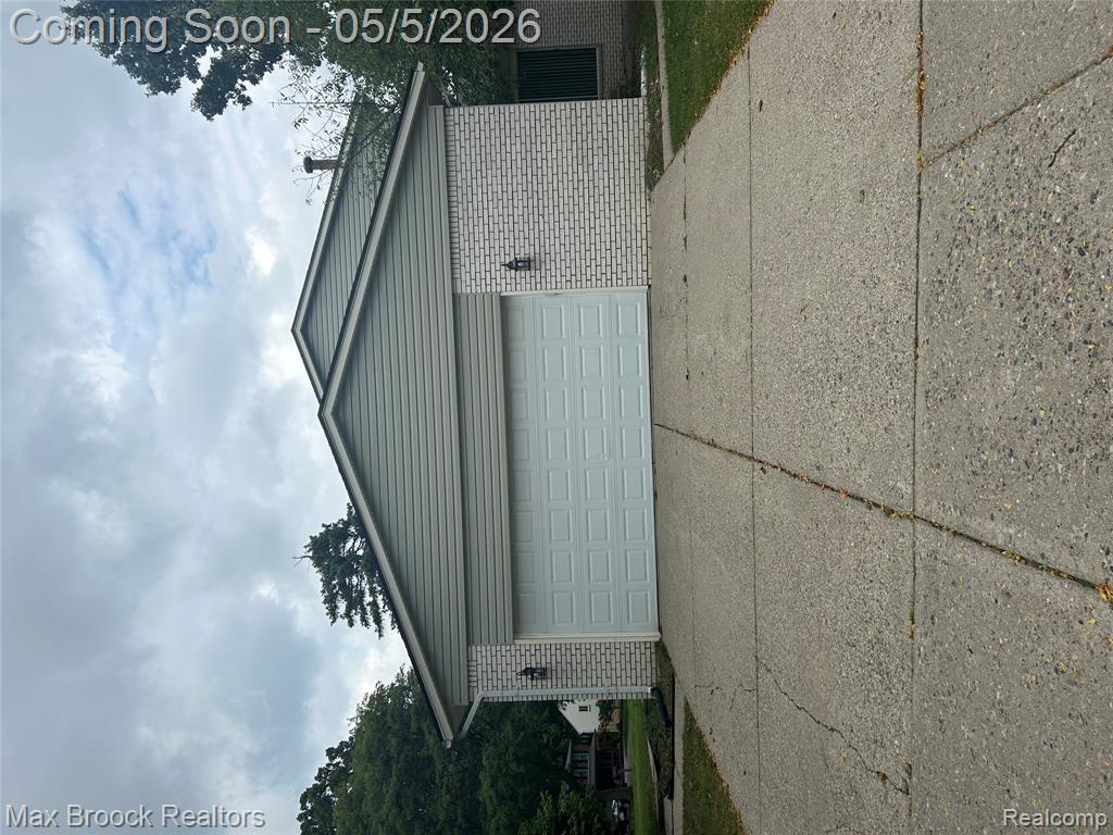2081 BABCOCK Drive, Troy, MI 48084 — Photo 24