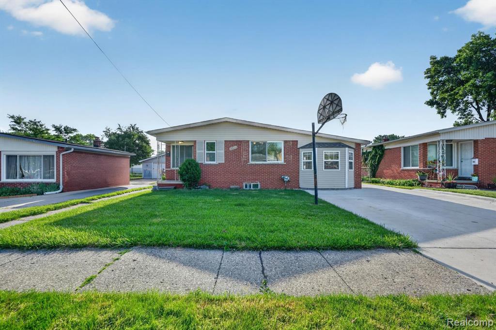 30534 Hennigan Street, Roseville, MI 48066 — Photo 2