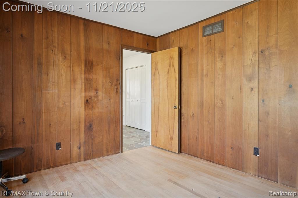 5593 Woodwind Drive, Bloomfield Hills, MI 48301 — Photo 13