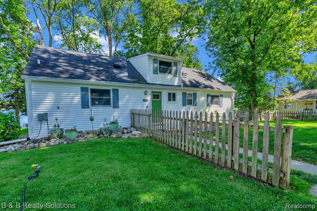 423 LOU ALICE Drive, Columbiaville, MI 48421 — Photo 3