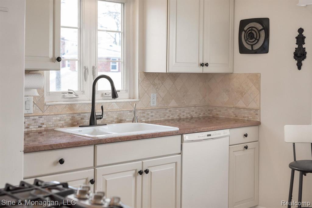 612 Cadieux Road, Grosse Pointe, MI 48230 — Photo 11