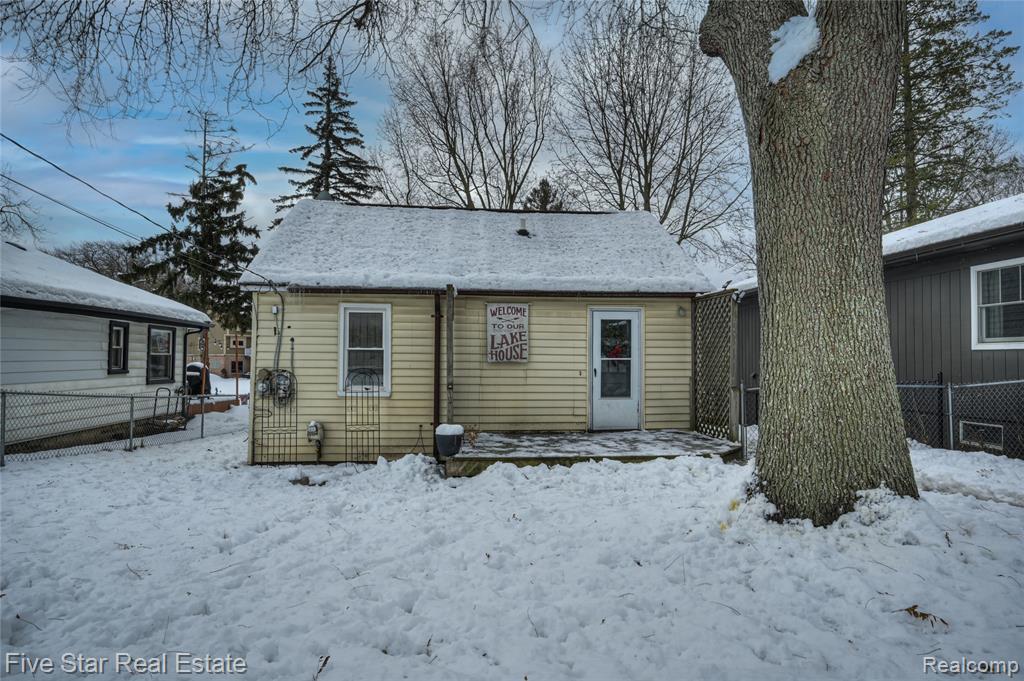 8421 Lagoon Street, Commerce Twp, MI 48382 — Photo 37