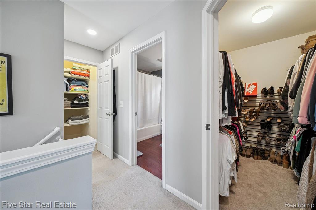 490 CLAYBURN Boulevard, Waterford, MI 48327 — Photo 25