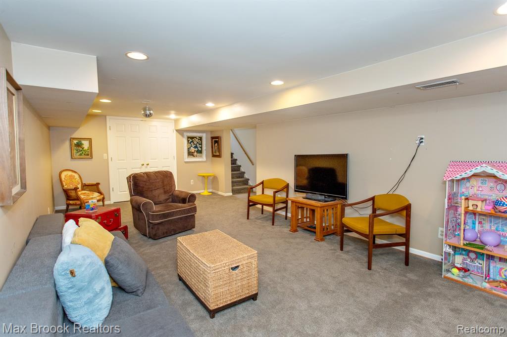 12769 Lasalle Lane, Huntington Woods, MI — Photo 42